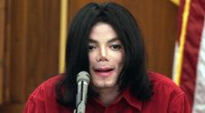 S-a aflat ce obiecte interzise minorilor au găsit anchetatorii în casa lui Michael Jackson. Dezvăluirile unui procuror: „Da, conținea material...”