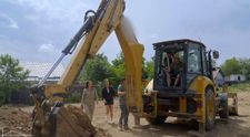Visuri la cheie, 11 septembrie 2024. Dragoș Bucur vrea să dea o mână de ajutor și se urcă la volanul unui buldoexcavator