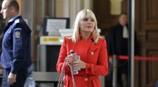 Elena Udrea e pusă pe fapte mari! În compania cărui bărbat a fost surprinsă fosta ministră după ce a ieșit din închisoare