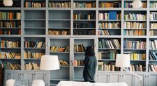 (P) Cum profiți la maximum de biblioteca bunicilor tăi contactând un anticariat care cumpără cărți