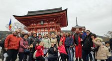 A cucerit Japonia cu sute de români: povestea incredibilă a lui Răzvan Pascu, ghidul care transformă vacanțele în revelații