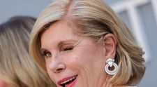 Ea are 73 de ani, dar și-a făcut iubită de 26! Actrița de la Hollywood care a stârnit mari controverse după ce a fost fotografiată alături de noua parteneră