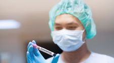 Când vom scăpa de coronavirus. Ce spune un medic de la Spitalul Carol Davila