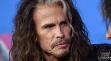 La 70 de ani, Steven Tyler, solistul Aerosmith, are o iubită de 30 de ani