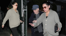 Primele imagini cu cel de-al 7-lea copil al lui Robert de Niro | VIDEO Tiffany Chen, la plimbare cu bebelușul