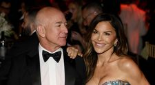 Aroganță ”cosmică” la nunta lui Jeff Bezos cu Lauren Sanchez! Mireasa a purtat ”ceva albastru”... adus din spațiu. Ce cadouri de prost gust le-a făcut invitatelor