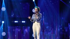 Românii au talent 2021: Geanina Militaru a adus veselie pe scenă cu interpretarea sa. ”Ai un farmec aparte”