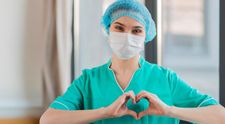 Va apărea masca inteligentă, care face traduceri din opt limbi, transcrie după dictare și amplifică vocea purtătorului