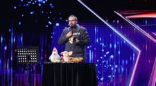 Românii au talent 2021: Valeriu Nichitean a stârnit hohote de râs cu pilda sa și prietenii necuvântători de pe scenă