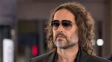 Russell Brand a mărturisit că s-a culcat cu o fată de 16 ani când el avea 30.  ”A fost consensual”