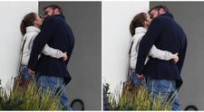 Au crezut că nu-i vede nimeni! Ben Affleck și Jennifer Lopez, scene pasionale pe o străduță din Los Angeles: „Luați-vă o cameră!”