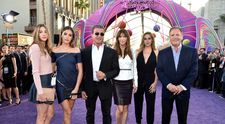 Sylvester Stallone are un frate la fel de talentat ca el. Asemănarea dintre el și Frank Stallone este incredibilă