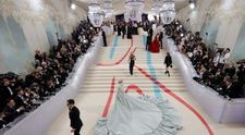 Moment viral la MET Gala! Invitatul nepoftit care a fost ucis chiar pe covorul roșu