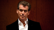 Fiul lui Pierce Brosnan a ajuns pe străzi. Pricipalul motiv pentru care se află în această situație