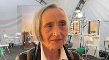 Un model de 75 de ani a defilat pe catwalk-ul de la Romanian Fashion Week din Iași