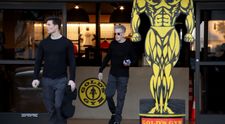 La 83 de ani, Calvin Klein a fost surprins cu iubitul lui, cu 47 de ani mai tânăr, la sală. Detaliul care arată cât de tare se iubesc