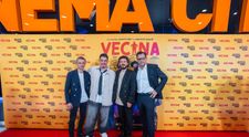 Vecina lui Mircea Bravo a cucerit Bucureștiul: 1600 de spectatori la avanpremiera comediei anului