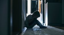 Un băiat de 12 ani a venit de la școală și a găsit apartamentul gol. Motivul pentru care părinții s-au mutat fără să-i spună unde