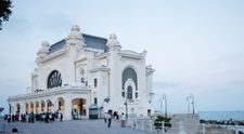 „Cazino, Mon Amour”, cabaretul original al Cazinoului Constanța, este hitul cultural și turistic al litoralului românesc pe perioada verii