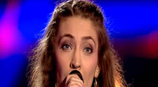 Vocea ei fabuloasa iti face pielea de gaina. Ligia a intors toate scaunele la Vocea Romaniei si a fost aplaudata in picioare de toata sala minute in sir