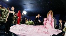 „Frumoasă, dar total în afara temei” Shakira a stârnit controverse cu rochia de la Met Gala, care nu a fost deloc în conformitate cu tema impusă de organizatori