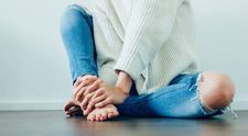 (P) Jeansi cu talie joasă, medie sau înaltă? Cum alegi puloverul potrivit pentru fiecare model