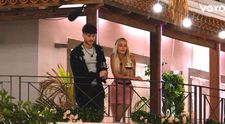 Love Island, 1 noiembrie 2023. Adrian i-a pregătit un joc lui Anne, „Căutarea de comori”, iar la final s-a lăsat cu romance
