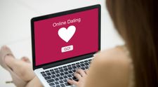 VIDEO Site-urile de matrimoniale: La ce se să fim atenți?