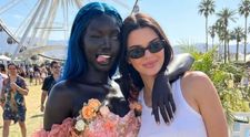 A “pozat” alături de surorile Jenner și a primit sute de mii de like-uri pentru ținutele de la festival. O singură problemă: fanii nu știu dacă e “reală” sau nu