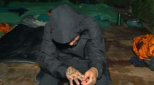 „Stă toată ziua cu aia în gură!”. Ian, pus la zid după ce a înjurat în nenumărate rânduri. Situația escaladează, iar tensiunile ating limita bunului simț. Cu cine s-a certat artistul