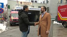 Cine e românul care îi transportă gratuit cu taxiul pe oamenii cu handicap locomotor