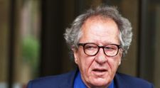 Geoffrey Rush nu este „prădător sexual”. Actorul a obținut despăgubiri uriașe în instanță