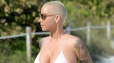 Toti ii recunosc aparitiile sexy si o stiu rasa in cap. Cum arata insa Amber Rose cu par lung. Imaginea e spectaculoasa