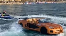 Ultima fiță pentru milionari! Cât te costă să te plimbi cu jetcar-ul în Dubai
