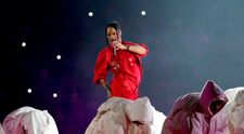 Surpriză de proporții: Rihanna a anunțat că este din nou însărcinată, chiar pe scena de la finala Super Bowl