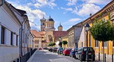 Comuna din Romania pentru care oamenii abandoneaza orasele. Pretul unei locuinte porneste de la 30.000 de Euro