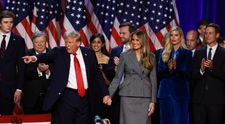 Primul mesaj transmis de Donald Trump soției sale, după ce a câștigat alegerile din America. Melania nu este de partea lui și susține dreptul la avort: „Muncește enorm”