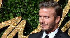 David Beckham și-a făcut implant de păr? Frizura care îl dă de gol