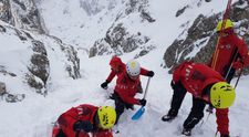 Pericol de avalanșe pe Valea Prahovei. Salvamontiști: În acest weekend, vântul va sufla cu peste 100 km/h