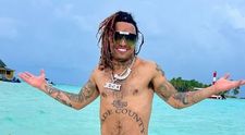 Lil Pump și-a scos bijuteriile și adidașii înainte de a sări în public, la Neversea