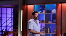 MasterChef, 16 septembrie 2024. Marius Anton, managerul unui studio de modele online, a venit în fața Chefilor cu un rissoto cu creveți. Chef Florin Dumitrescu: „Să înțeleg că îți place peștele”