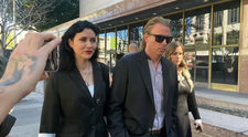 Lovitură de grație! Soția a depus actele de divorț după 12 ani de mariaj. Artistul, pus în fața faptului împlinit, fără drept la replică. Ce pretenții financiare are fosta parteneră