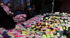 Catalin Maruta s-a urcat pe un bloc de 10 etaje pentru a-i face o surpriza lui Dan Teodorescu de ziua lui FOTO