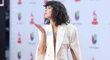 INNA a strălucit pe covorul roșu de la Latin Grammy Awards, alături de Luis Fonsi, J Balvin și Maluma