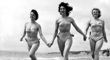 Evoluția costumelor de baie în imagini: de la modele care acopereau corpul până la variantele sumare și sexy