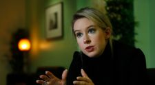Cazul Theranos. Elizabeth Holmes, primul interviu din închisoare: „A fost iad și tortură!”. Cum a ajuns după gratii cea care în 2015 era cea mai tânără miliardară din lume și un simbol pentru antreprenorii aflați la început de drum