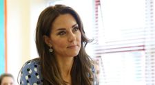 Foarte rar o poti vedea purtand rochii cu slit adanc. Ducesa de Cambridge, stralucitoare la ultima sa aparitie