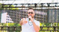 youngLT: Cine este acest artist care vrea să cucerească România?