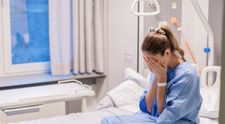 O tânără de doar 22 de ani a aflat că mai are doar 18 luni de trăit, după ce a mers la doctor pentru că tușea. Ce diagnostic a primit