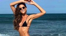 Sare coarda doar în bikini. Un fost “îngeraș” Victoria’s Secret face furori pe net cu filmuletele sale